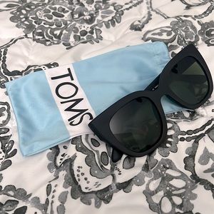 NWT - TOMS Sydney Sunglasses